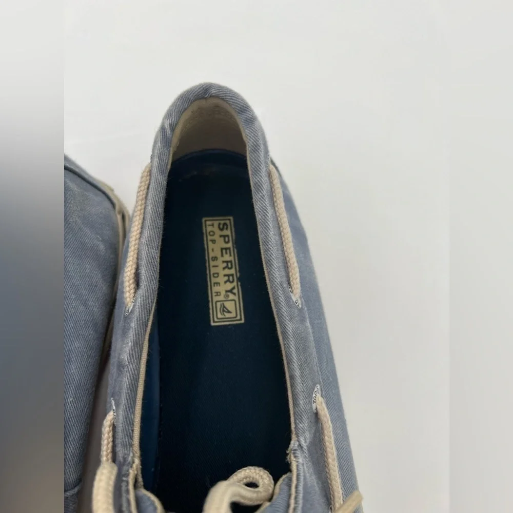 Sperry brand top